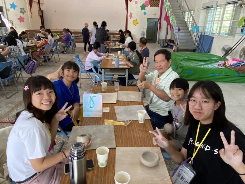 東海岸最古老百年小學!「忠孝國小」老中青三代戶外共學 框住回憶與智慧