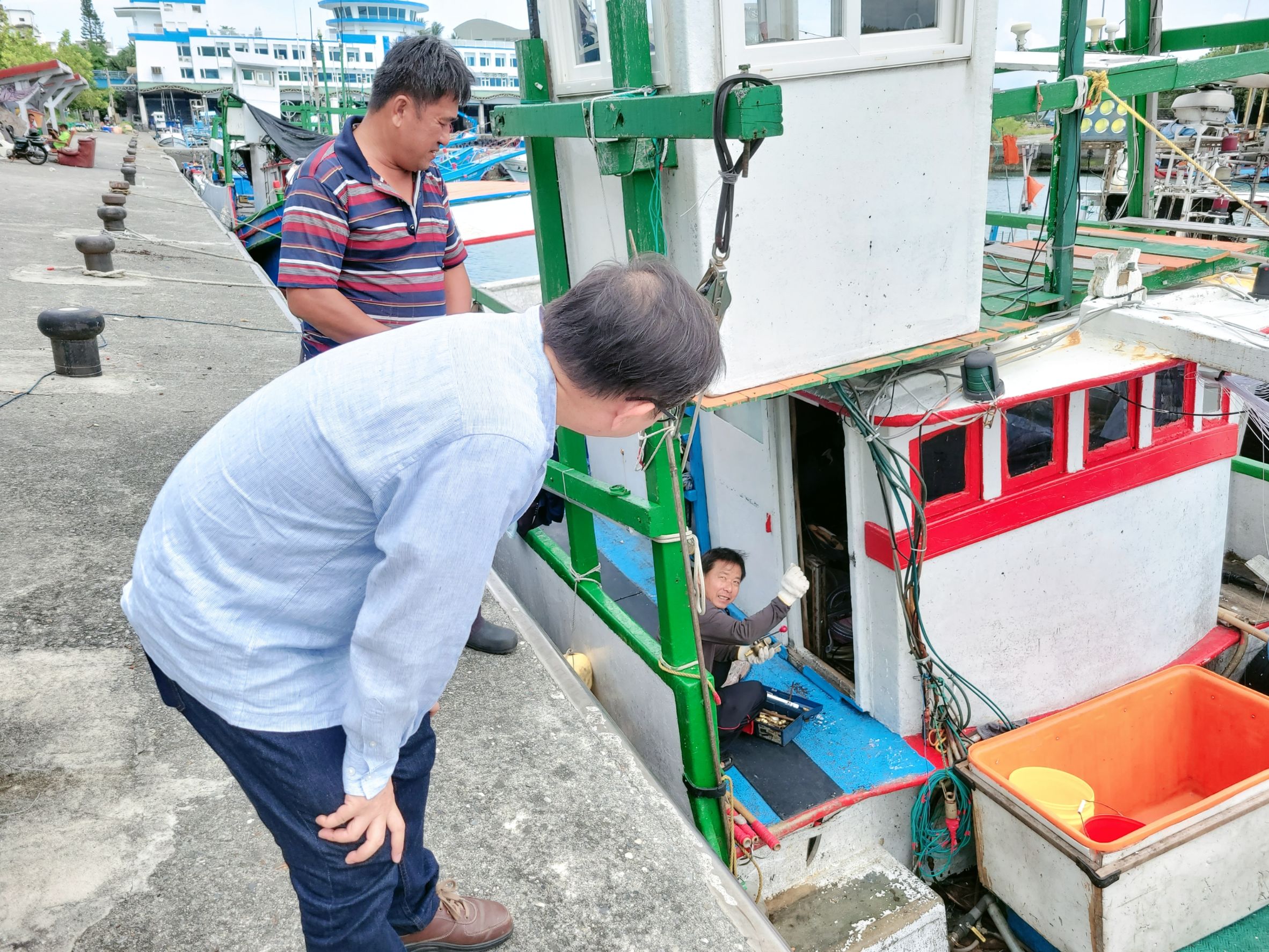 劉櫂豪立委爭取風損漁船納天災救助，提醒11月20日截止申請