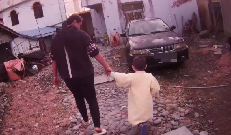 2歲男童走失 清晨被發現 警沿路詢問找到外婆 結束驚魂記