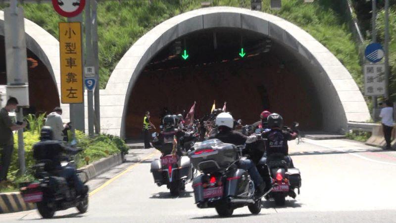 部分重機團體訴求「行駛高速公路、廢內側車道禁行及兩段式左轉」民調多數不贊成 交通部:將持續觀察檢討