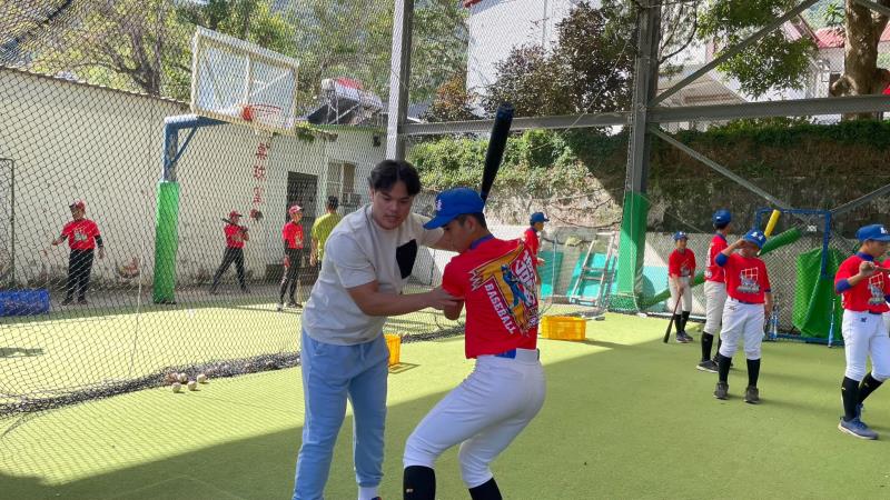 美國波士頓紅襪隊職棒球星「臺東之光」張育成 返鄉回饋基層 饒慶鈴:盼給棒球小將們正能量