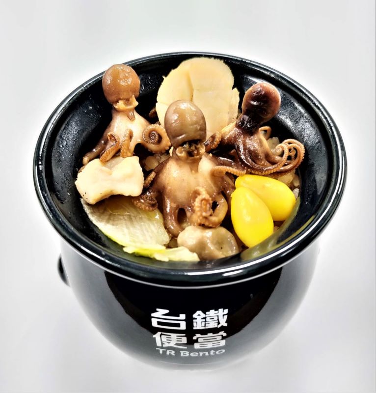 台鐵與百年老字號合作 推限定款淡路屋「海味」便當