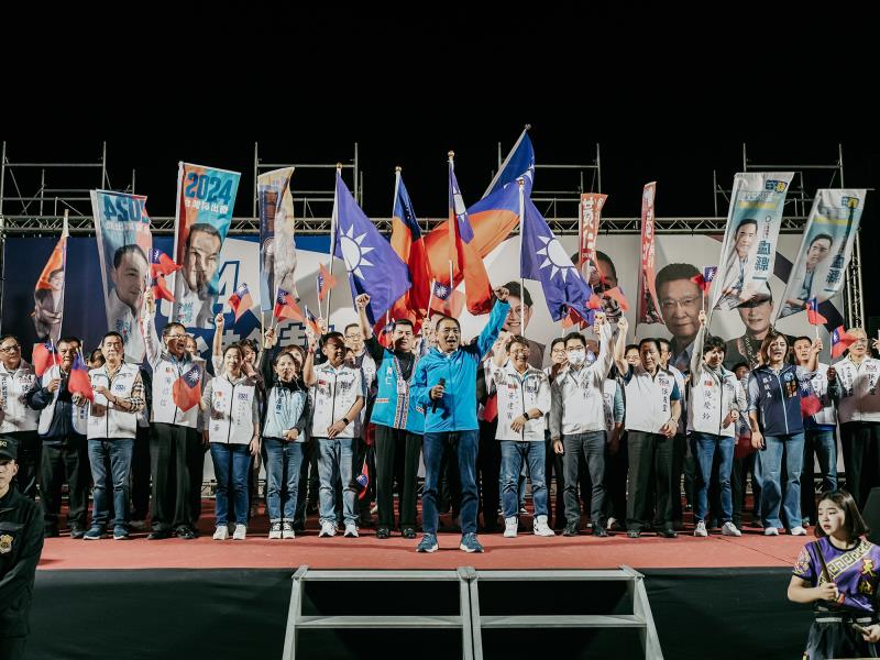  「團結拚輪替，台灣再出發」侯友宜聯合造勢晚會 萬人擠爆南京路廣場 國民黨選情熱