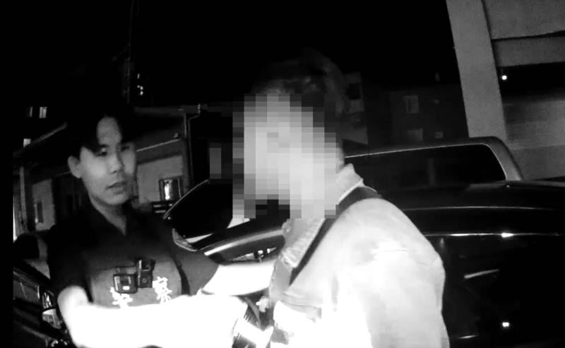 盤查併排車「飄異味」! 東警扣獲駕駛姚男「三級毒品K他命、現金」