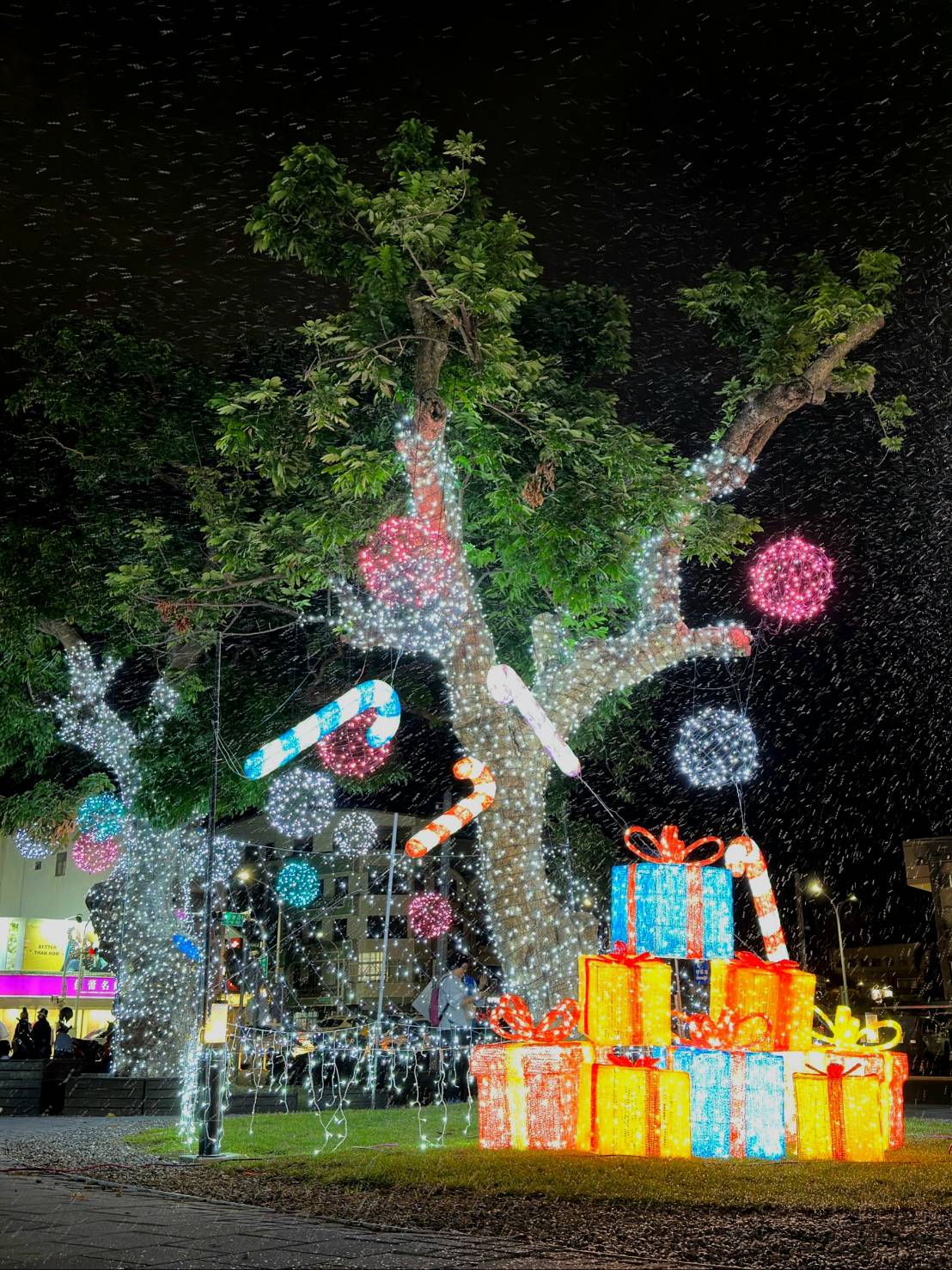 鐵花新聚落下雪了！「耶誕限定雪花秀」周末登場 邀您來「鐵花燈の祭」體驗雪花紛飛耶誕節