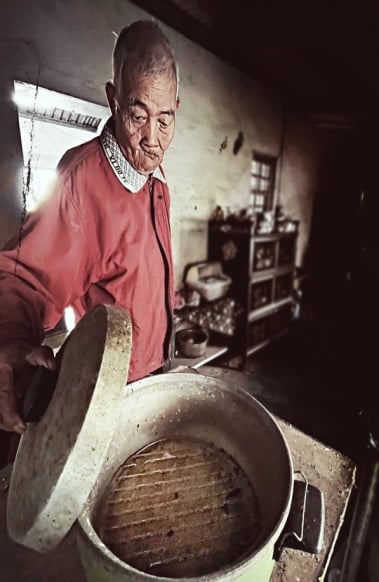  華山基金會「公益獨老年菜」捐款跌三成 勸募愛心年菜讓「孤苦老人」過好年