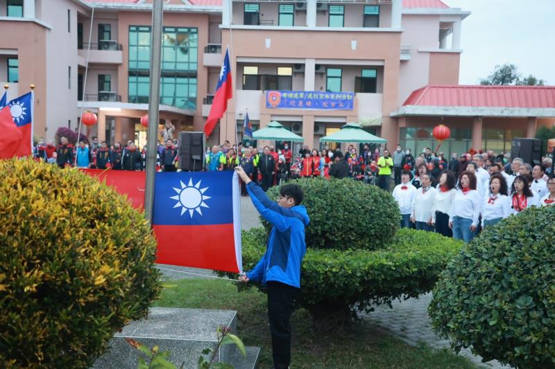 祝福國運昌隆新氣象!「馬蘭榮譽國民之家」元旦升旗典禮大合唱愛國心沸騰 