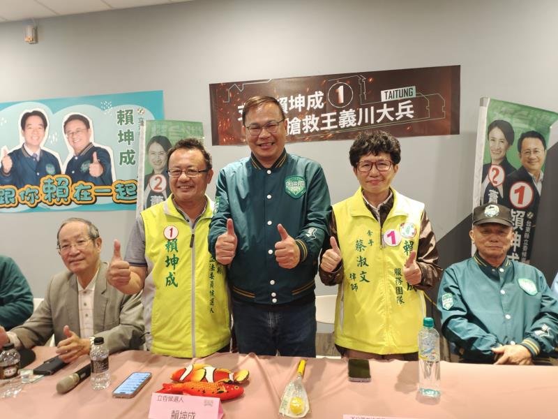 激戰決勝3000票內!  王義川隨賴坤成 前往富岡漁港漁市場拜票