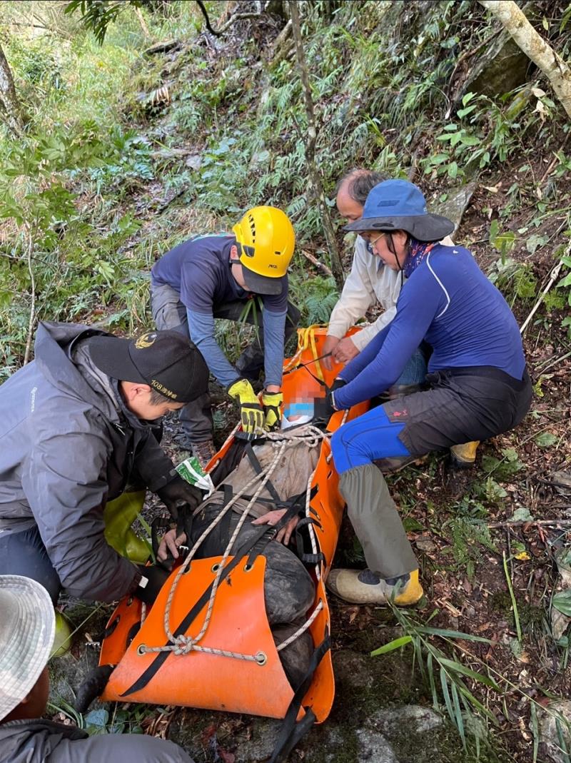 台大登山社男學生跌落咲咲山谷 頭臉瘀青創傷、頸部痠痛無法行走