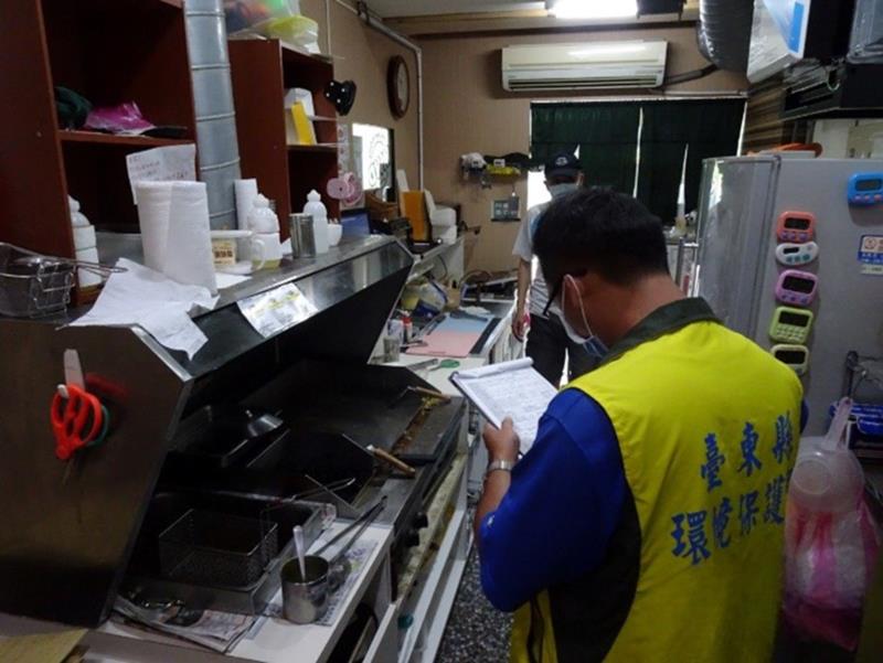 散布油煙、異味污染物開罰最高500萬元 環保局促餐飲業防制「烹飪油煙」 做生活好鄰居