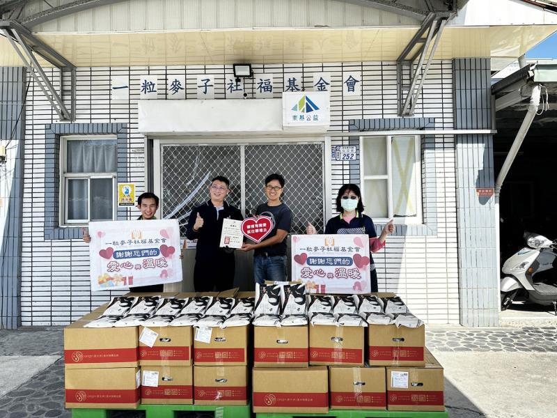 百大青農捐米680包，盼拋磚引玉助弱勢