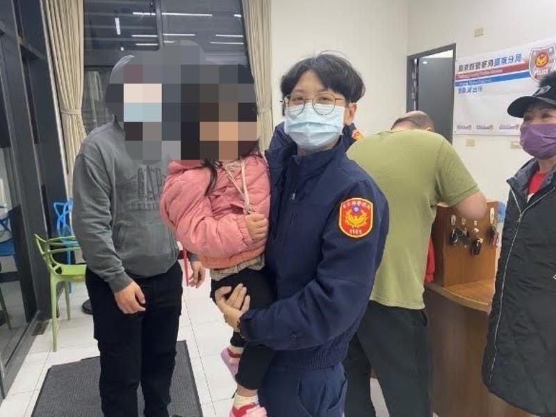 3歲女童逛夜市走失  警廣播尋親
