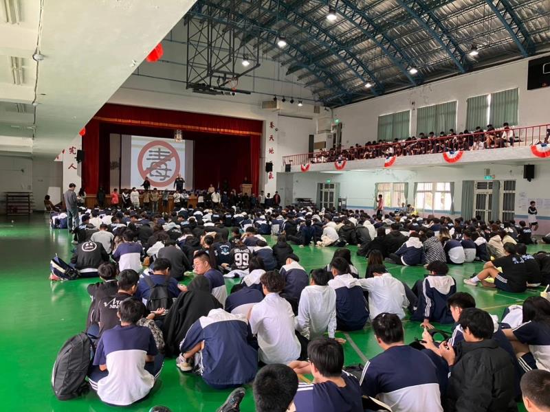 東少警前進校園宣導反毒識詐一起向毒品詐騙說不