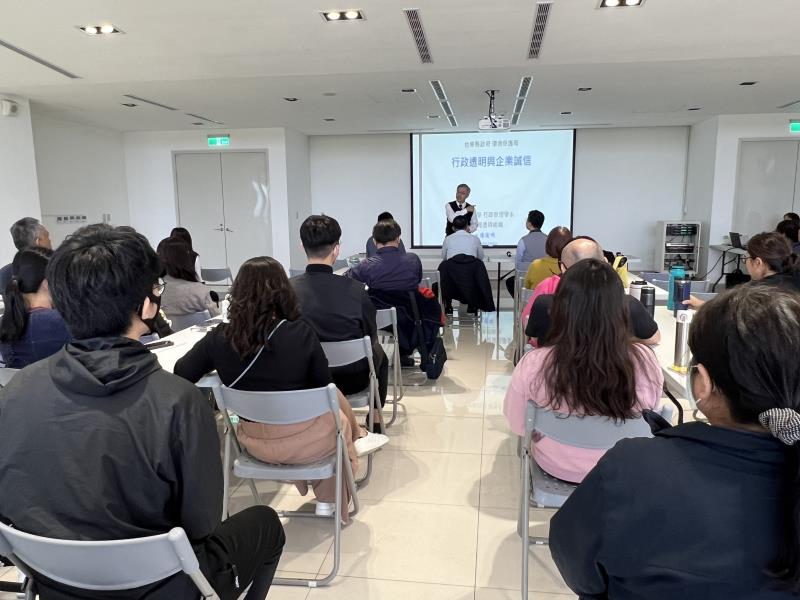 臺東縣政府廉政教育講座 邀請陳俊明老師分享企業誠信觀念