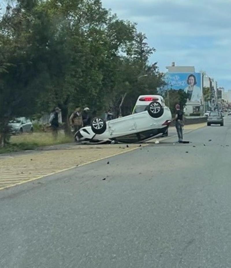 臺東市中華大橋發生自撞翻車事故 19歲男子因疲勞駕駛受輕傷