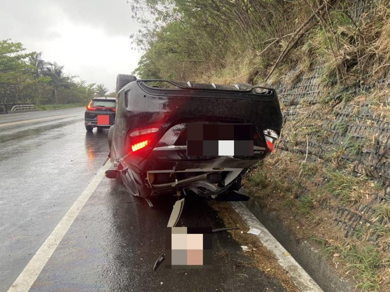台9線416K大鳥路段小客車自撞