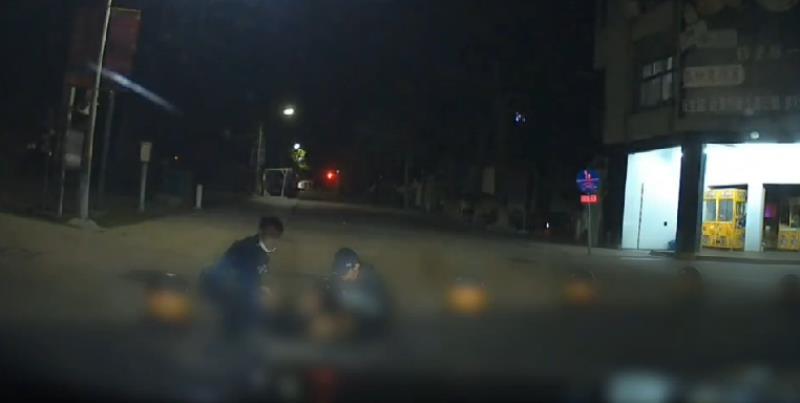 鐵花路口角糾紛亮刀! 廖姓男子「被摺疊刀刺傷」嫌犯依殺人未遂罪送辦