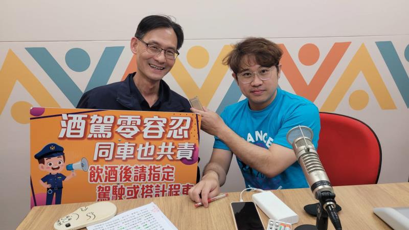 關警交通組長一日雙訪 空中強力宣導交安及防詐