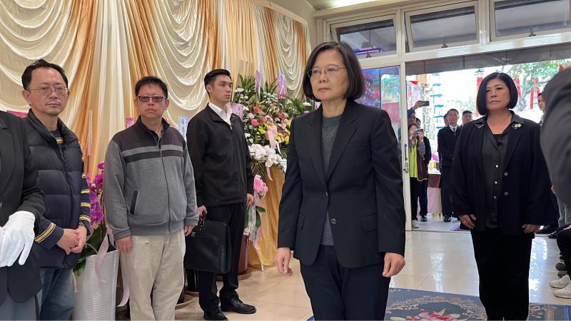蔡英文總統親臨台東弔唁國策顧問張甲長