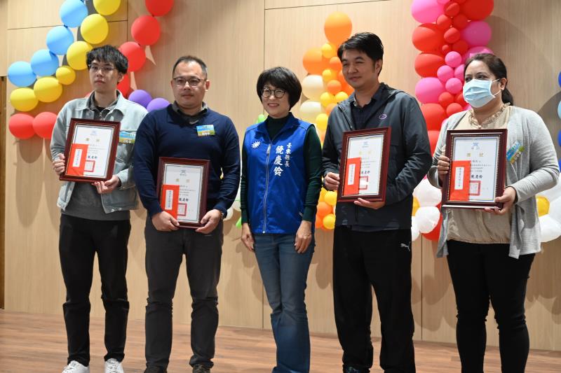臺東縣「農民節大會」今熱鬧展開! 縣長饒慶鈴感謝及表彰127位優秀農友