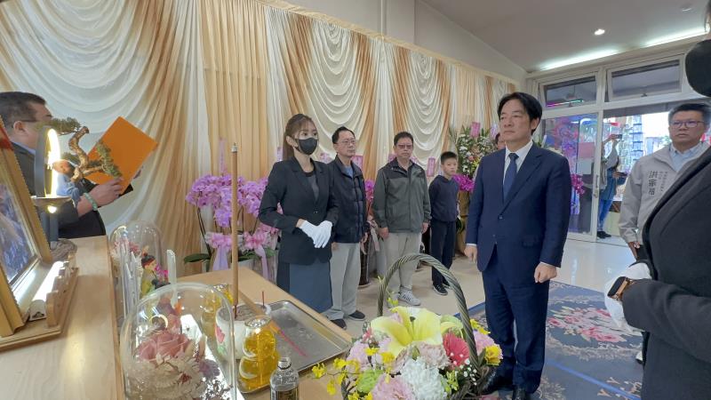 【副總統賴清德向國策顧問張甲長先生拈香致意表達哀悼】