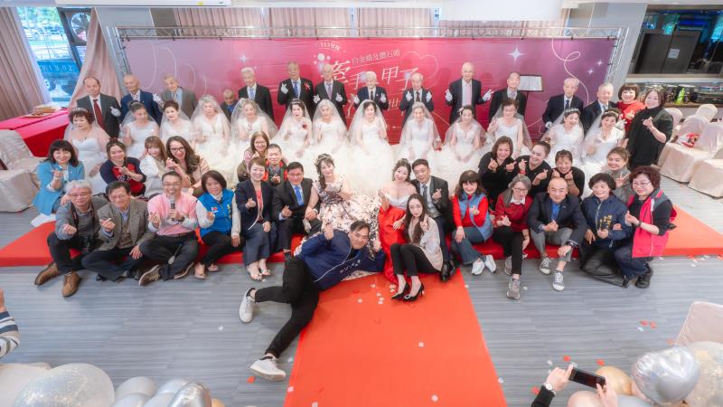 鹿鄉情人節昨慶「白金婚及鑽石婚」! 親屬遠從瑞典、紐西蘭回鄉見證