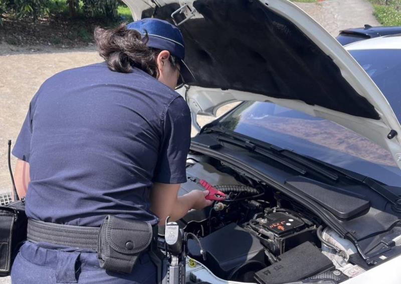 遊「天空之鏡車拋錨」 大武警即刻救援助接電
