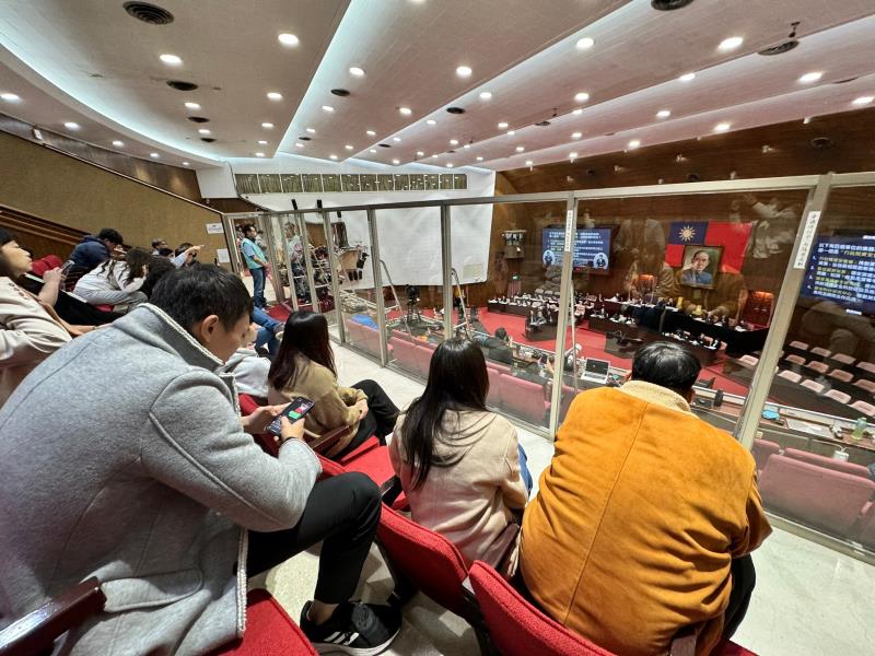 饒慶鈴率青年團參訪立院 韓國瑜、江啟臣親自接待表歡迎