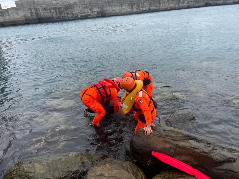 富岡漁港民眾不慎落海    海巡消防聯合馳援還是回天乏術