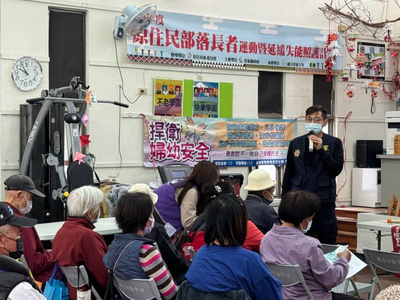 成功警、隆昌文健站「社區治安會議」傾聽民眾建言、多元宣導