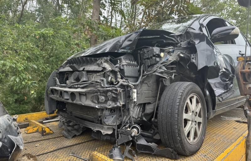 王男「酒駕撞翻小貨車車頭毀」 車內3小孩、2駕駛皆傷