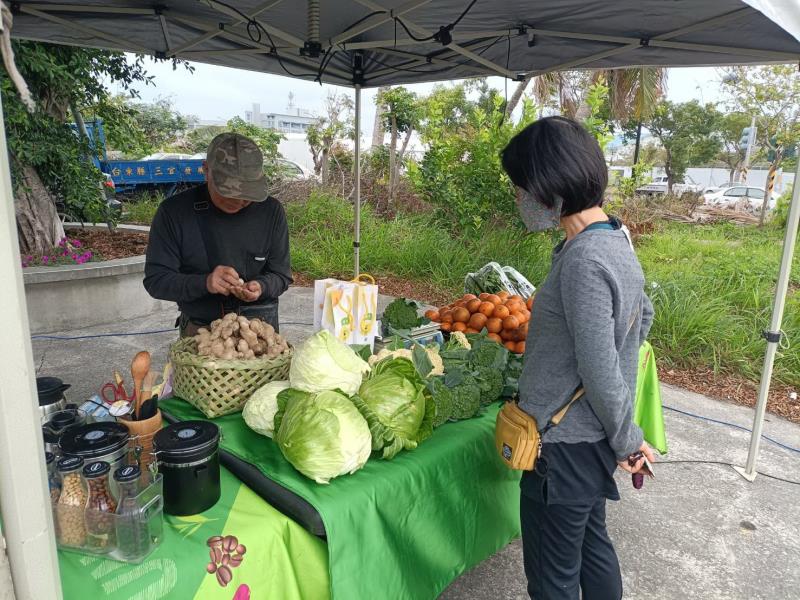「蔬果裸賣、袋來好運」 環保局邀您13日一起來「迺菜市仔領TTPush金幣」