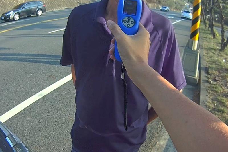 警落實「手持式測速」攔查交稽勤務 查獲「酒駕公共危險案」