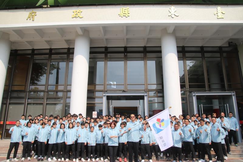 「全中運臺東代表隊」昨授旗! 教育處長蔡美瑤代縣長 期勉選手爭取榮耀