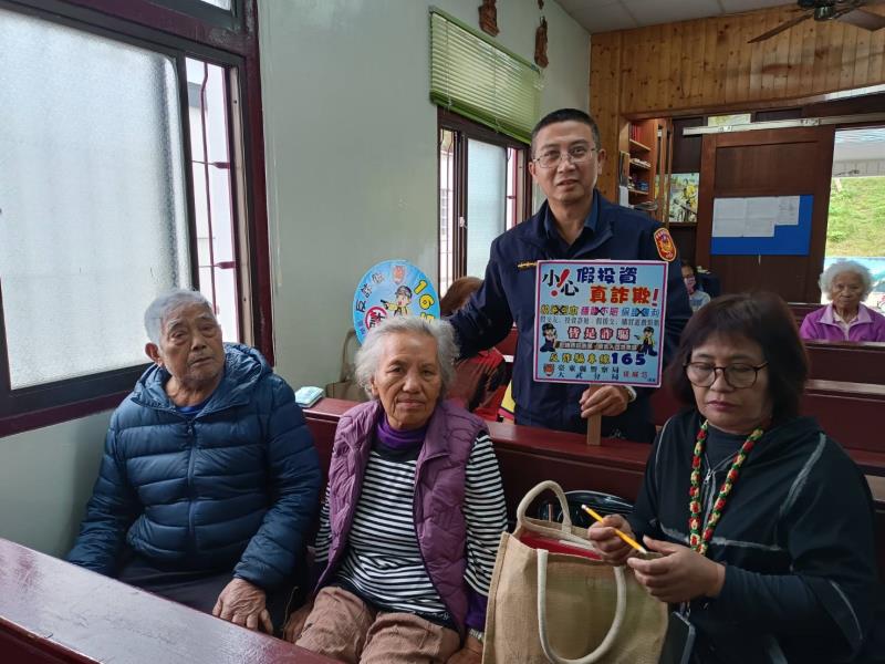 落實社區防詐交安網! 大武警結合「新化天主堂」聚會宣導    