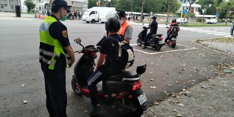 「微型電動二輪車」全面領牌! 今年11/29前未領者將開罰