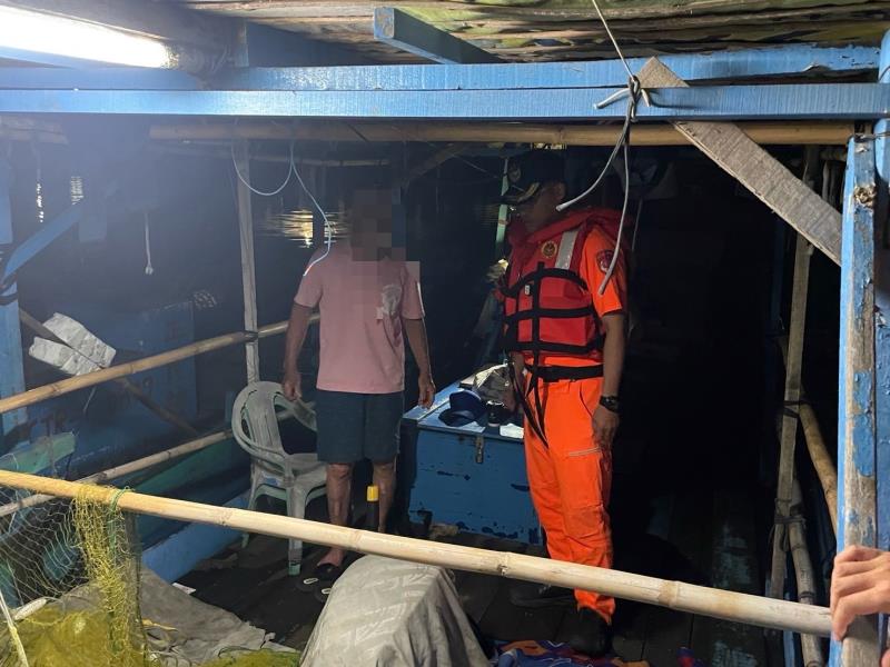 長濱籍膠筏張姓船長 搬運魚獲掉落港區