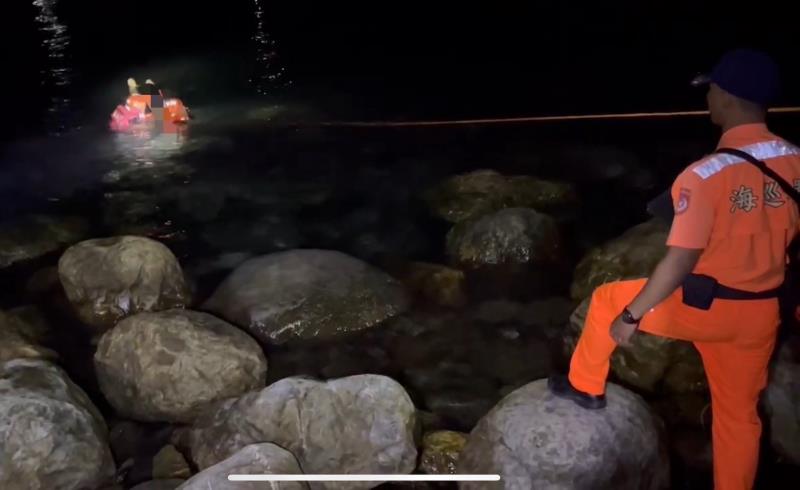 釣客富岡漁港不慎落海