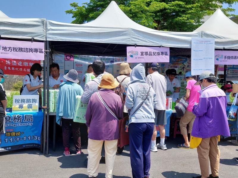 民眾愛心公益不落人後    臺東縣稅務局募集上萬張發票捐贈創世基金會