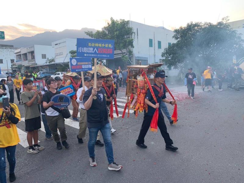宗教祈福迎護佑 成功警維安宣導反詐騙