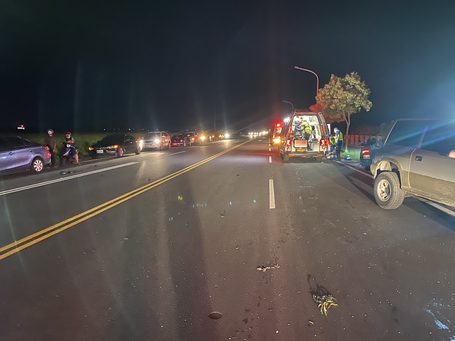 快訊》大學路嚴重車禍2人OHCA，電箱遭撞造成停電