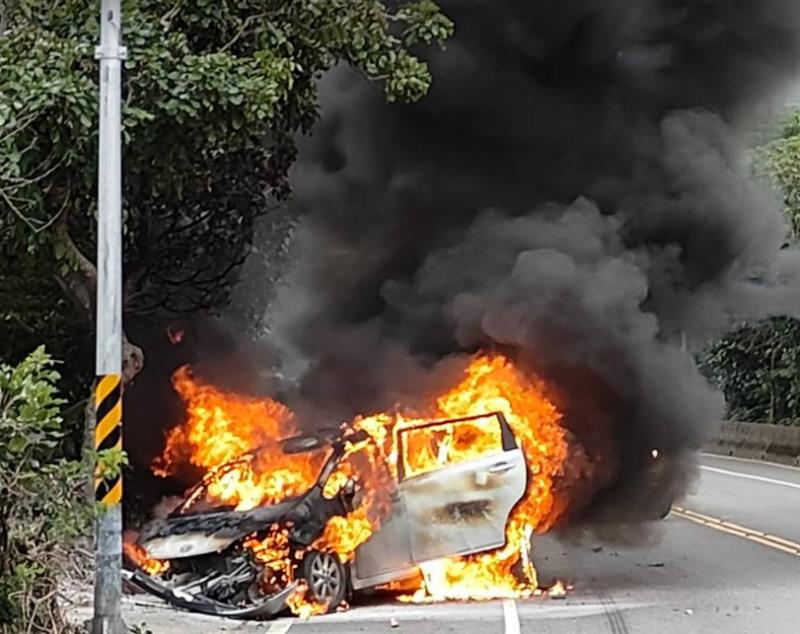 快訊/ 卑南休旅車「火舌濃煙俱竄」半小時內撲滅無人傷亡