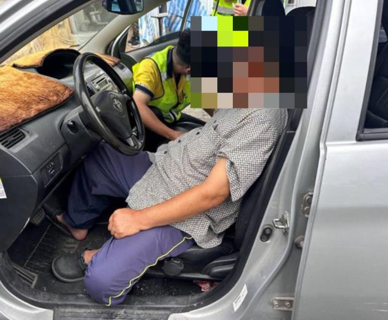 駕駛休克昏迷倒臥車內 警方即刻救援挽回寶貴性命