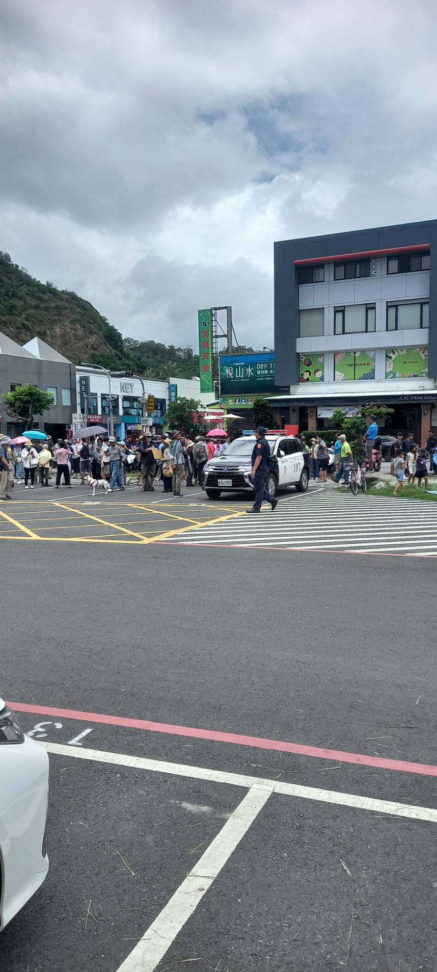 「我藐視國會」全台串聯活動,近百人持續聚集表達立場