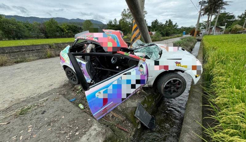 關山鎮國際越野拉力賽車選手 自撞路旁電桿1死1傷