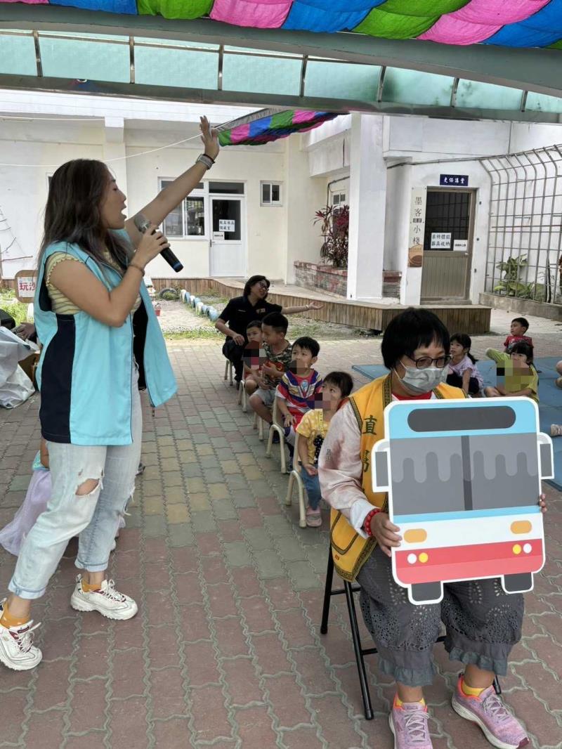 小藍鯨幼兒園戶外教學 縣警局交通隊札根乘車安全意識