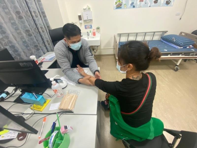 高醫骨科常駐大武 改善長者退化性關節炎就醫之路