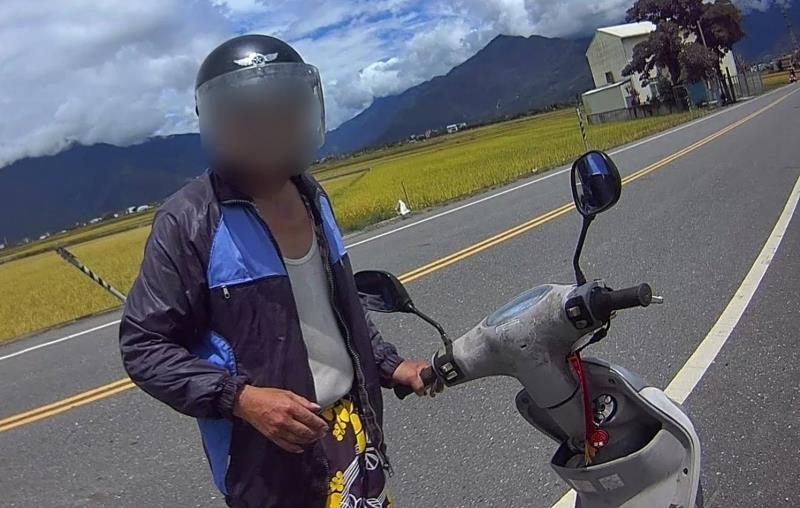 端午連假民眾機車汽油用罄「顧路」 錦安巡警及時伸援 