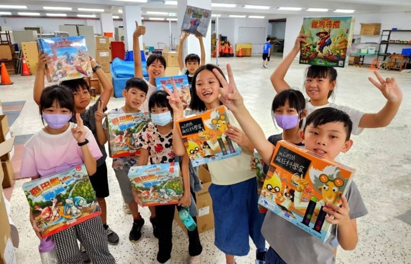 企業愛心大行動！臺東學生擁有自己的桌遊