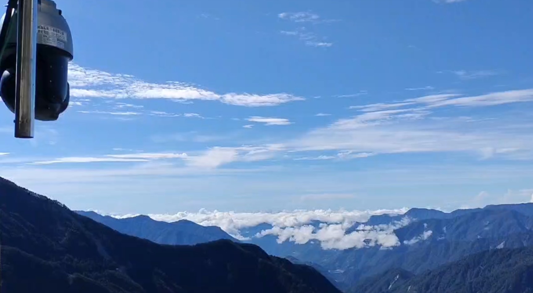 南橫即時星空攝影機　變七彩霓虹燈